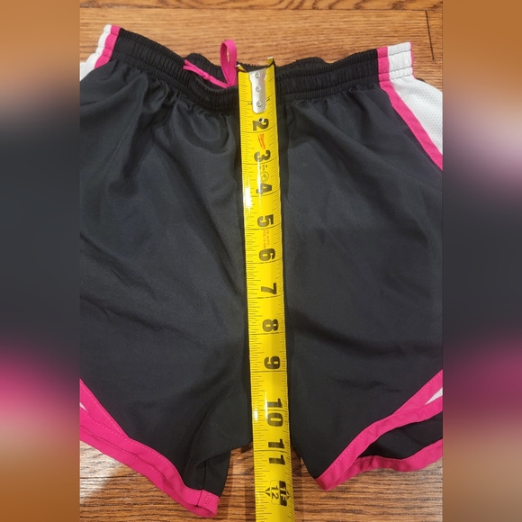 Nike Women Dri-Fit Short w/built in brief quick dri Size S - Picture 4 of 10